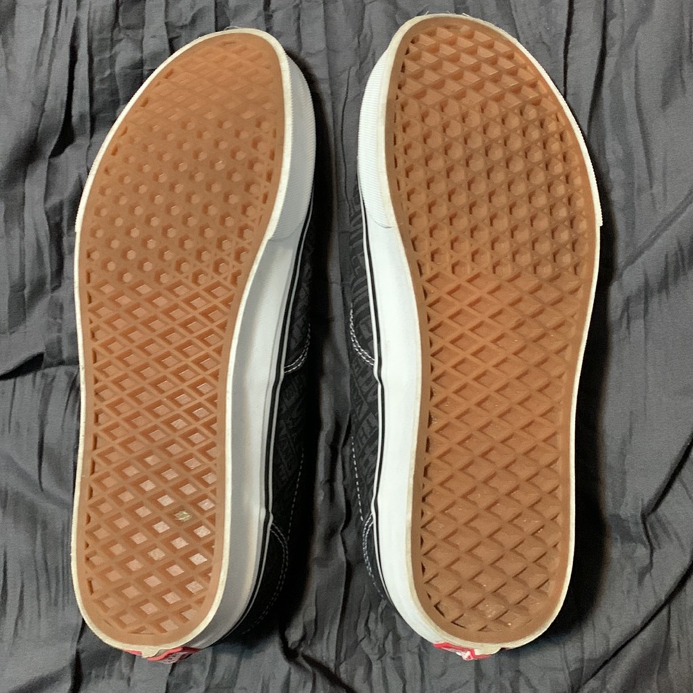 Vans - Picture 3 of 4